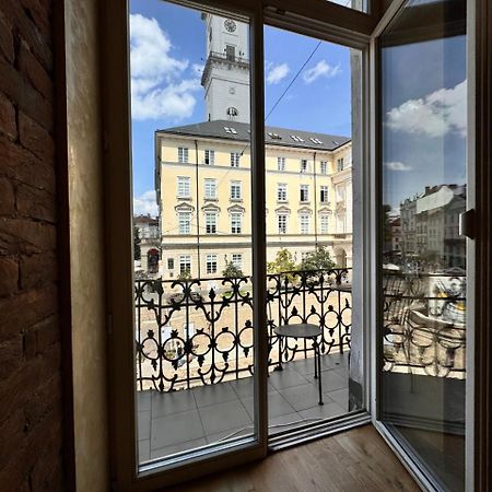 Апартаменти На Площі Ринок, 20 ลวีฟ ภายนอก รูปภาพ